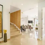 Luxury Escape *