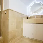 Luxury Escape *