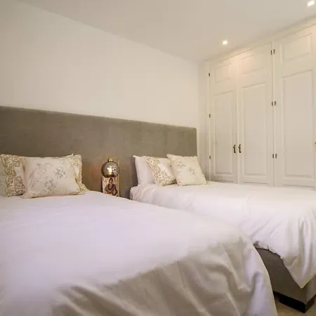 Luxury Escape 아파트